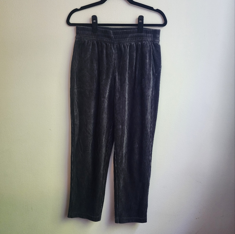 Lululemon Scuba Mid-Rise Straight-Leg Pant 7/8 Length Velvet Cord Size 6